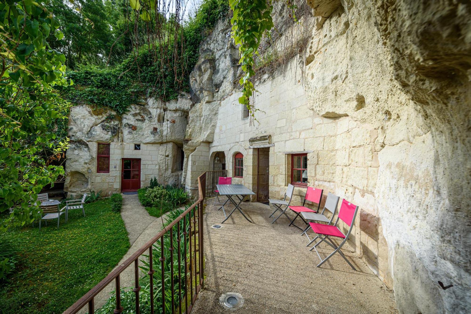 Отель Logis Demeure De La Vignole Turquant Экстерьер фото